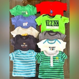 10 pcs assorted Carters and Nike onesies ( 3 months )